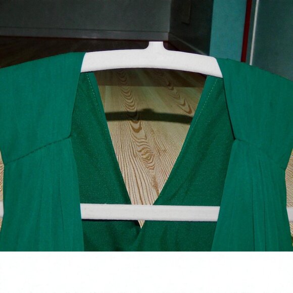 Elegant, Custom-made, Emerald Green Chiffon Evening Gown – Size 10/12 - Picture 7 of 10